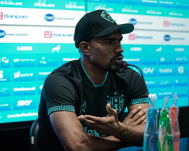 Foto: Jorge Luís Totti/Paysandu – Kevyn quando foi apresentado no Paysandu