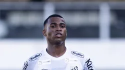 SP - SANTOS - 23/07/2023 - BRASILEIRO A 2023, SANTOS X BOTAFOGO - Jean Lucas jogador do Santos durante partida contra o Botafogo no estadio Vila Belmiro pelo campeonato Brasileiro A 2023. Foto: Abner Dourado/AGIF