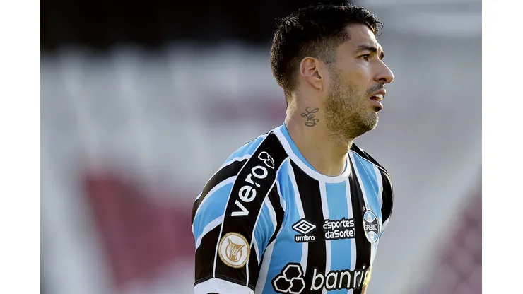 GRÊMIO QUER COMPRAR! Possível substituto de Suárez para a ‘função de 9’ pode fechar p/2024- Foto: Alexandre Loureiro/Getty Images)