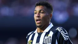 Marcos Leonardo é assediado por clubes da Europa há tempos e pode deixar Peixe em janeiro