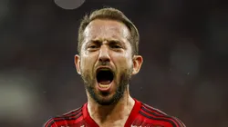 RIO DE JANEIRO, BRAZIL - AUGUST 10: Everton Ribeiro of Flamengo celebrates a scored goal during a match between Flamengo and Gremio as part of Brasileirao Series A 2019 at Maracana Stadium on August 10, 2019 in Rio de Janeiro, Brazil. (Photo by Bruna Prado/Getty Images)