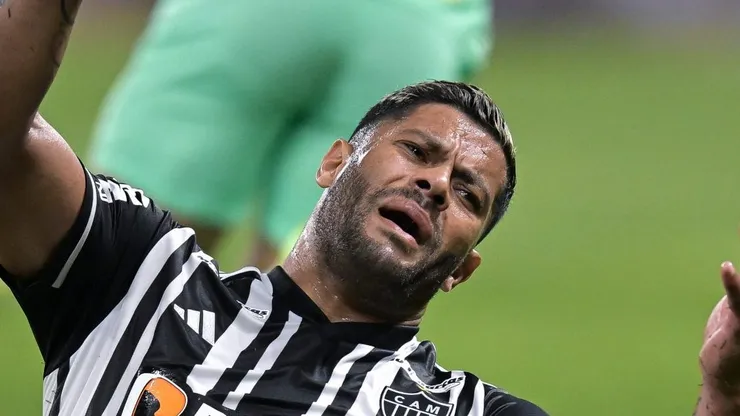 Photo by Pedro Vilela/Getty Images - Hulk passa por aperto no Atlético-MG