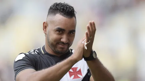 Foto: Alexandre Loureiro/AGIF - Dimitry Payet jogador do Vasco apresentado a torcida antes da partida contra o Atletico-MG no estadio Maracana pelo campeonato Brasileiro A 2023.