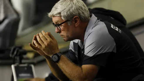 Odair Hellmann é procurado por GIGANTE do Brasil e futuro chega ao Santos - Foto: Ricardo Moreira/Getty Images