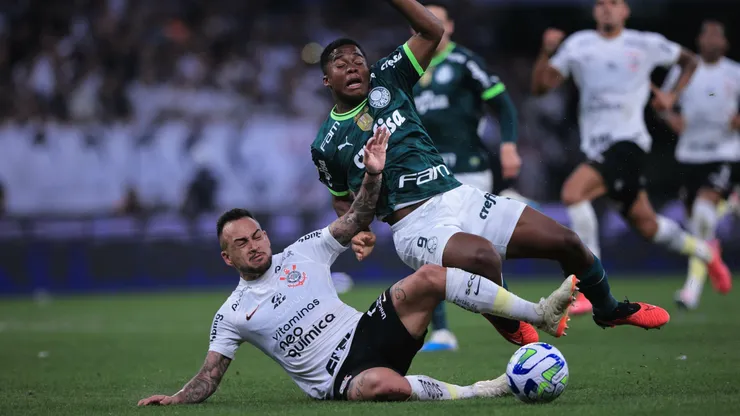 Foto: Ettore Chiereguini/AGIF - Atacante do Palmeiras poderia ter se machucado gravemente.