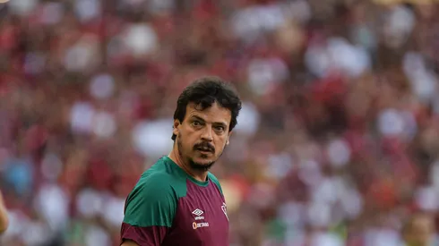 Foto: Thiago Ribeiro/AGIF- Fernando Diniz ficou na bronca pelas condições apresentadas do gramado