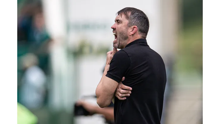 GO - GOIANIA - 02/09/2023 - BRASILEIRO A 2023, GOIAS X INTERNACIONAL - Eduardo Coudet tecnico do Internacional durante partida contra o Goias no estadio 19 de Outubro pelo campeonato Brasileiro A 2023. Foto: Isabela Azine/AGIF