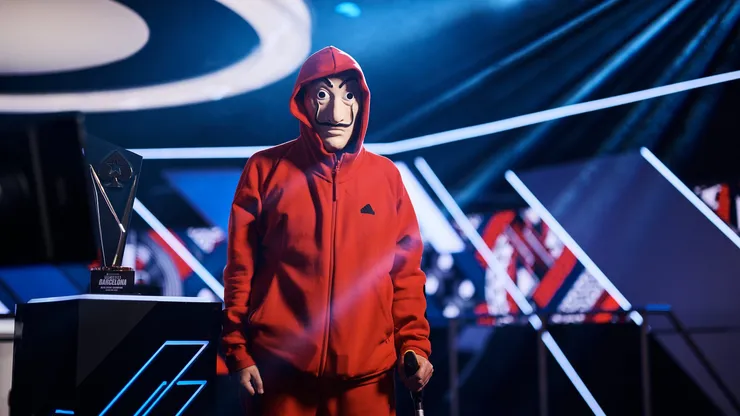João Sydens usou a máscara da série "La Casa de Papel" (Foto: Manuel Kovsca/PokerStars)