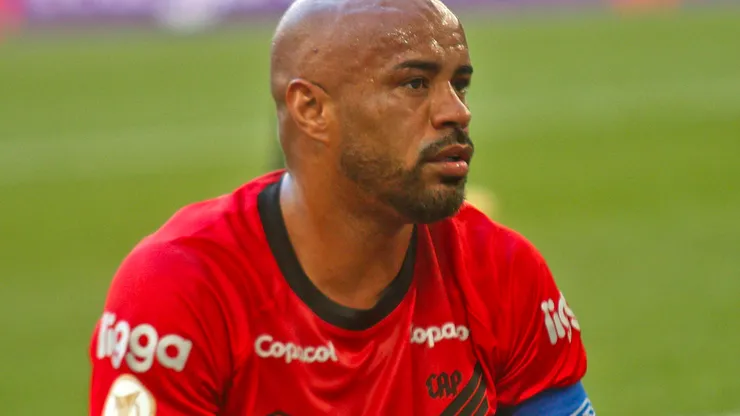 Foto: Gabriel Machado/AGIF - Thiago Heleno: zagueiro quebrou o silêncio sobre momento do Furacão