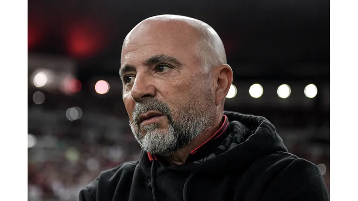 RJ - RIO DE JANEIRO - 16/08/2023 - COPA DO BRASIL 2023, FLAMENGO X GREMIO - Jorge Sampaoli tecnico do Flamengo durante partida contra o Gremio no estadio Maracana pelo campeonato Copa do Brasil 2023. Foto: Thiago Ribeiro/AGIF