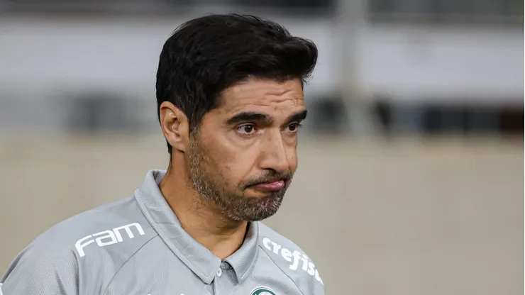 MG - BELO HORIZONTE - 02/08/2023 - LIBERTADORES 2023, ATLETICO-MG X PALMEIRAS - Abel Ferreira tecnico do Palmeiras durante partida contra o Atletico-MG no estadio Mineirao pelo campeonato Libertadores 2023. Foto: Gilson Lobo/AGIF