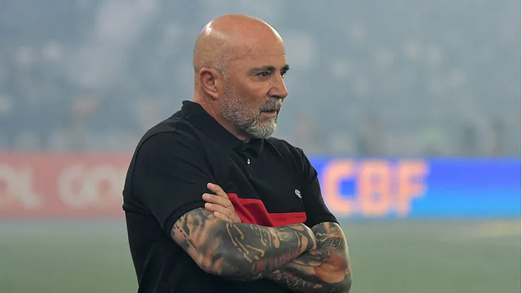 Foto: Thiago Ribeiro/AGIF - Jorge Sampaoli tecnico do Flamengo durante partida contra o Botafogo no estadio Engenhao pelo campeonato Brasileiro A 2023.