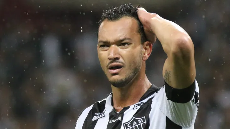 Foto: Fernando Moreno/AGIF - Jogador Rever do Atletico-MG durante partida contra o Colon no estadio Mineirao pelo campeonato Copa Sul-Americana 2019.