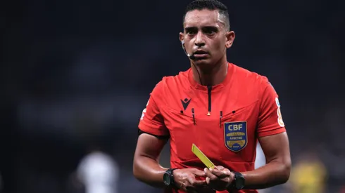 SP - SAO PAULO - 10/06/2023 - BRASILEIRO A 2023, CORINTHIANS X CUIABA - O arbitro Andre Luiz Skettino Policarpo Bento durante partida entre Corinthians e Cuiaba no estadio Arena Corinthians pelo campeonato BRASILEIRO A 2023. Foto: Ettore Chiereguini/AGIF