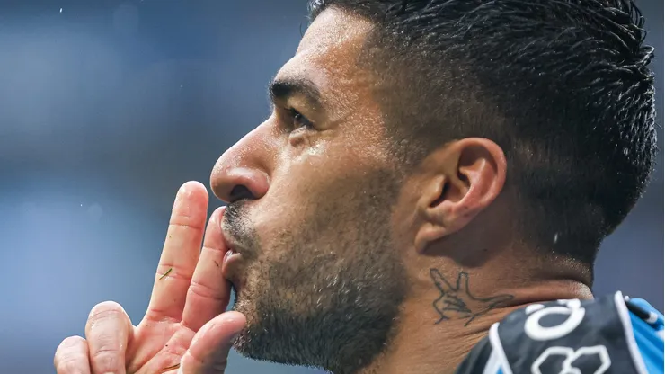 RS - PORTO ALEGRE - 03/09/2023 - BRASILEIRO A 2023, GREMIO X CUIABA - Luis Suarez jogador do Gremio comemora seu gol durante partida contra o Cuiaba no estadio Arena do Gremio pelo campeonato Brasileiro A 2023. Foto: Maxi Franzoi/AGIF
