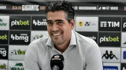 RJ - Rio de Janeiro - 27/01/2023 - VASCO, APRESENTACAO ROBSON - O dirigente Paulo Bracks fala aos jornalistas durante apresentacao oficial de XXXX como jogador do Vasco em coletiva de imprensa realizada no CT Moacyr Barbosa. Foto: Thiago Ribeiro/AGIF