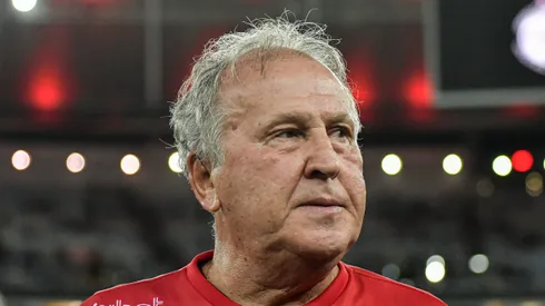 RJ - Rio de Janeiro - 28/12/2022 - AMISTOSO BENEFICENTE 2022 JOGO DAS ESTRELAS - Zico jogador do Time do Zico (Vermelho) durante partida contra o Time das Estrelas(Branco) no estadio no estadio do Maracana pela partida beneficente jogo das estrelas de 2022 Foto: Thiago Ribeiro/AGIF