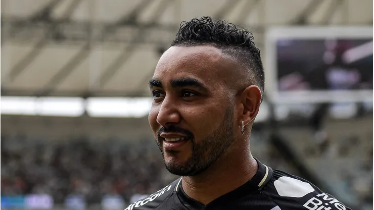RJ - RIO DE JANEIRO - 20/08/2023 - BRASILEIRO A 2023, VASCO X ATLETICO-MG - Dimitry Payet jogador do Vasco durante aquecimento antes da partida contra o Atletico-MG no estadio Maracana pelo campeonato Brasileiro A 2023. Foto: Thiago Ribeiro/AGIF