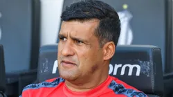SP - SANTOS - 05/08/2023 - BRASILEIRO A 2023, SANTOS X ATHLETICO-PR -Wesley Carvalho tecnico do Athletico-PR durante partida contra o Santos no estadio Vila Belmiro pelo campeonato Brasileiro A 2023. Foto: Marcello Zambrana/AGIF