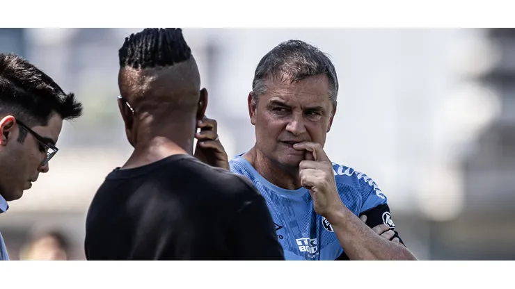 Diego Aguirre vai decidir contratação de atacante colombiano para a temporada