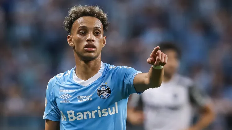 Bitello deve ser mantido de fora dos 11 titulares do Grêmio contra o Cuiabá