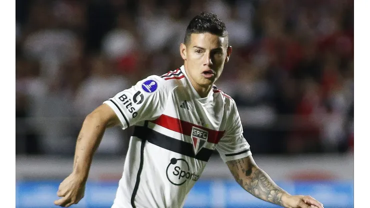 James se desculpando e mais: Tudo sobre os bastidores do SPFC após eliminação - Foto: Miguel Schincariol/Getty Images