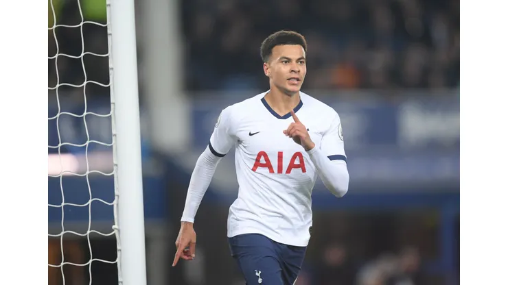 LIVERPOOL, ENGLAND - NOVEMBER 03: Dele Alli of Tottenham Hotspur celebrates after scoring his sides first goal during the Premier League match between Everton FC and Tottenham Hotspur at Goodison Park on November 03, 2019 in Liverpool, United Kingdom. (Photo by Michael Regan/Getty Images)