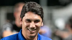 Foto: Fernando Moreno/AGIF -Lucio Flavio tecnico do Botafogo durante partida contra o America-MG no estadio Independencia pelo campeonato Brasileiro A 2023.