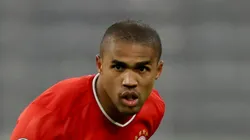 Photo by Alexander Hassenstein/Getty Images - Douglas Costa é sondado pelo Flamengo