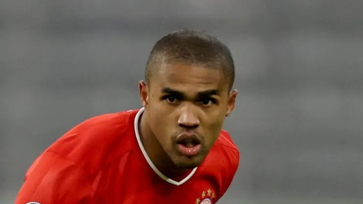 Photo by Alexander Hassenstein/Getty Images - Douglas Costa é sondado pelo Flamengo