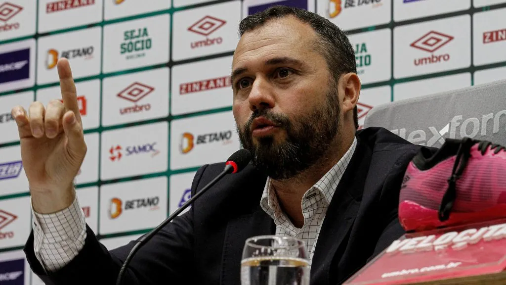 Mário Bittencourt falando no Fluminense - FOTO: LUCAS MERÇON/FLUMINENSE F.C.