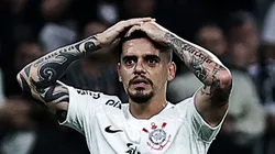 Foto: Fabio Giannelli/AGIF - Fagner jogador do Corinthians lamenta durante partida contra o America-MG no estadio Arena Corinthians pelo campeonato Brasileiro A 2023.