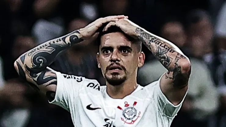 Foto: Fabio Giannelli/AGIF - Fagner jogador do Corinthians lamenta durante partida contra o America-MG no estadio Arena Corinthians pelo campeonato Brasileiro A 2023.