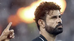 Diego Costa durante hino do Brasil em partida do Botafogo no Campeonato Brasileiro - Foto: Vitor Silva/Botafogo