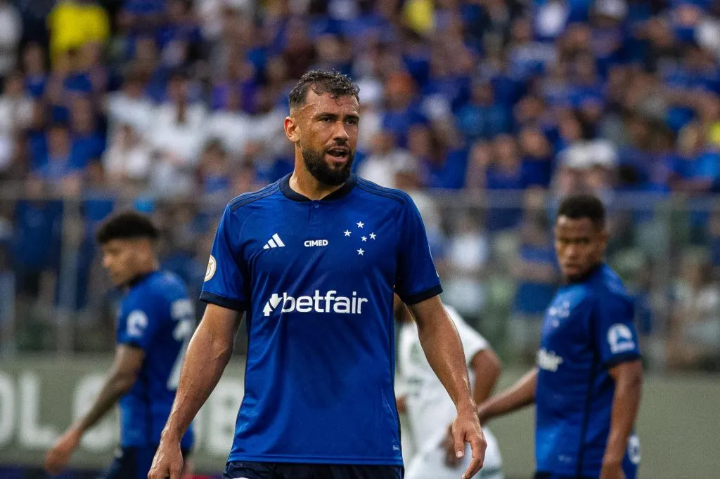 Luciano Castan jogador do Cruzeiro durante partida contra o Goias no estadio Independencia pelo campeonato Brasileiro A 2023. Foto: Fernando Moreno/AGIF