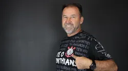 Augusto Melo posa para foto de campanha eleitoral - Foto: Reprodução