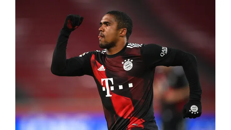 São Paulo define de uma vez por todas situação de Douglas Costa - Matthias Hangst/Getty Images