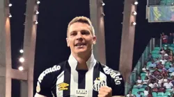 Julio Furch, jogador do Santos comemora seu gol durante partida contra o Bahia no estadio Arena Fonte Nova pelo campeonato Brasileiro A 2023. Foto: Walmir Cirne/AGIF