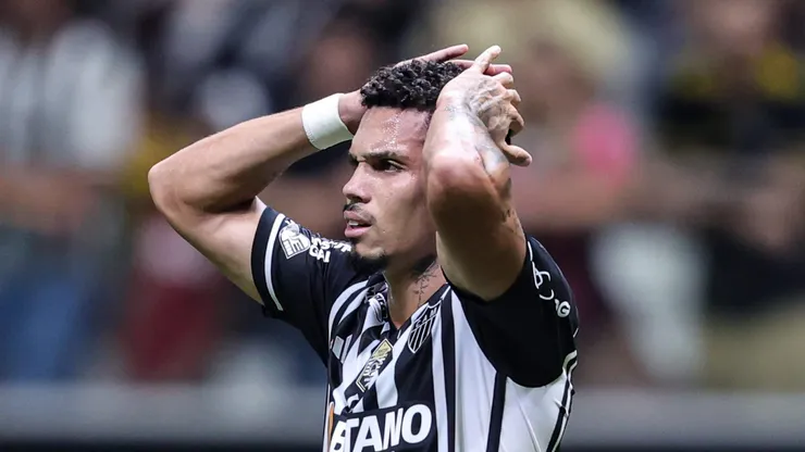MG - BELO HORIZONTE - 08/10/2023 - BRASILEIRO A 2023, ATLETICO-MG X CORITIBA - Paulinho jogador do Atletico-MG lamenta durante partida contra o Coritiba no estadio Arena MRV pelo campeonato Brasileiro A 2023. Foto: Gilson Lobo/AGIF