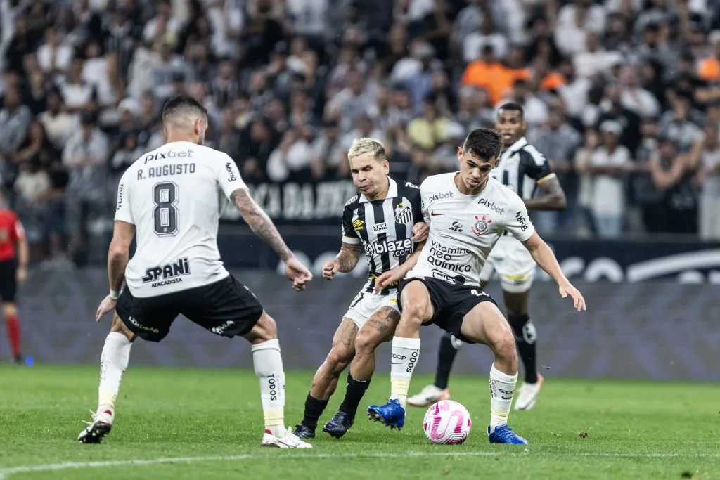 Em casa, o Corinthians sofreu o gol de empate contra o Santos aos 54 minutos do segundo tempo – Foto: Abner Dourado/AGIF