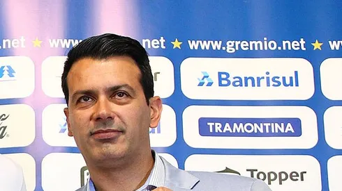 Rui Costa em apresentação e pedido no rival do SPFC. Foto: Flikcr Oficial Grêmio FBPA/Lucas Uebel