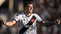 Foto: Isabela Azine/AGIF - Vegetti jogador do Vasco comemora seu gol durante partida contra o Goias no estadio Serrinha pelo campeonato Brasileiro A 2023.