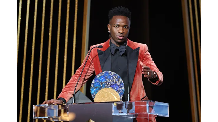 Vinicius Junior em cerimônia da Bola de Ouro. Foto: Pascal Le Segretain/Getty Images.