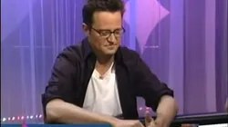 Matthew Perry jogando poker em torneo de celebridades (Foto: Reprodução/youtube)