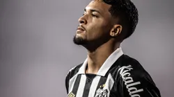 Foto: Raul Baretta/Santos - Marcos Leonardo 'causou' no banco após empate do Santos e fotógrafo 'dedurou' cena
