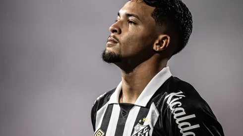 Foto: Raul Baretta/Santos - Marcos Leonardo 'causou' no banco após empate do Santos e fotógrafo 'dedurou' cena