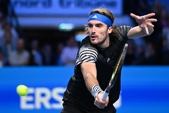 Tsitsipas está perto de se classificar ao Finals. Foto: Getty Images