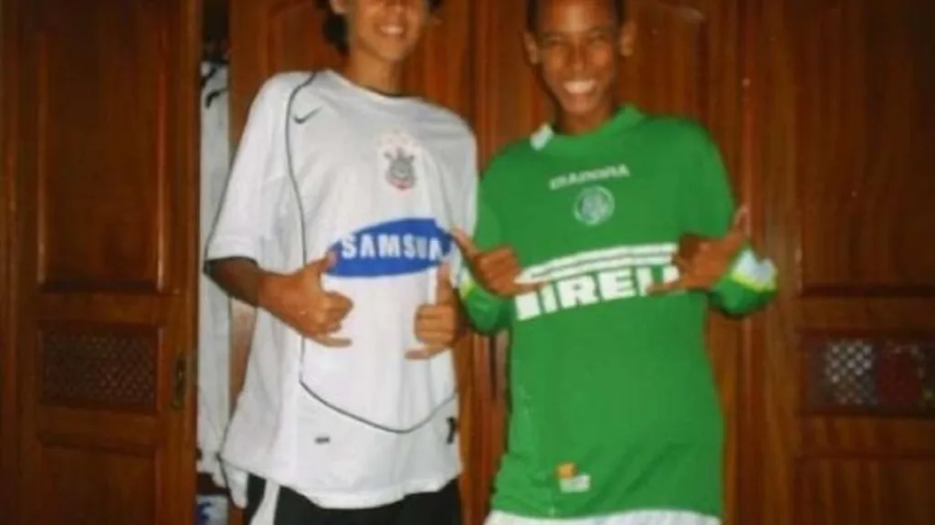 Imagem: Reprodução – Neymar vestindo a camisa do Palmeiras na infância