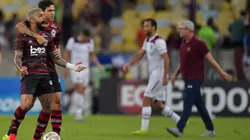 Pedro e Gabigol jogadores do Flamengo comemoram vitoria ao final da partida contra o Fluminense no estadio Maracana pelo campeonato Carioca 2020. Foto: Thiago Ribeiro/AGIF