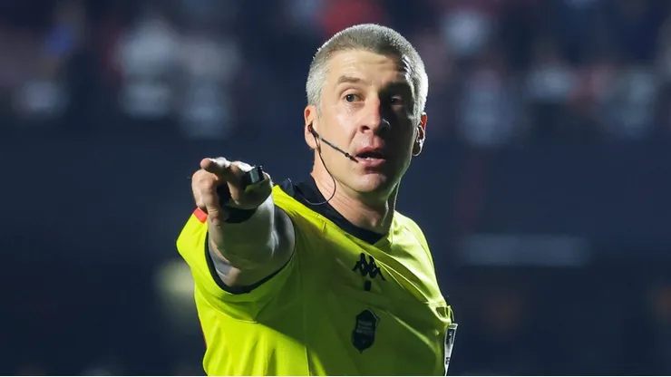 SP - Sao Paulo - 24/08/2022 - COPA DO BRASIL 2022, SAO PAULO X FLAMENGO - O arbitro Anderson Daronco durante partida entre Sao Paulo e Flamengo no estadio Morumbi pelo campeonato Copa do Brasil 2022. Foto: Marcello Zambrana/AGIF